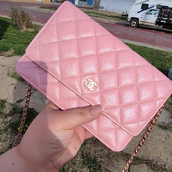 🛑SOLD🛑CHANEL 19S IRIDESCENT PINK WOC - Picture 2 of 9